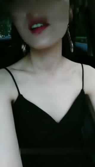 高颜值少妇和炮友驾车户外野战 口交扣逼后入猛操