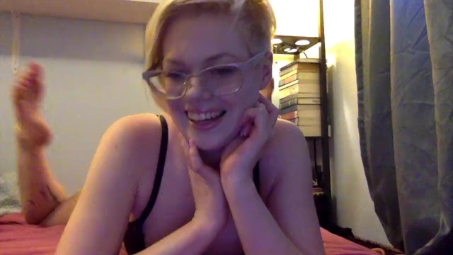 少女女同性恋勾引年长女子乔伊