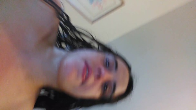 淋浴场景哦，不，你能帮我拍下自己在淋浴时的样子吗？我能我不能一个人做！