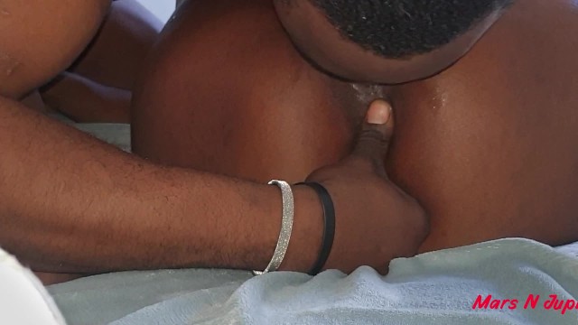 她想看电影，但她他会搞砸的！