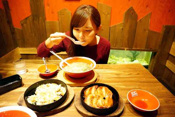 独家整理首发泄密富家公子与其浪骚网红女友性爱视频流出