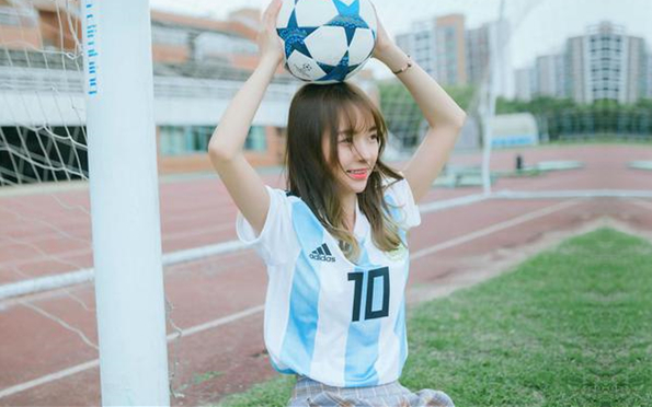 纤细美腿球迷妹子非常骚深喉舔屌活一级棒