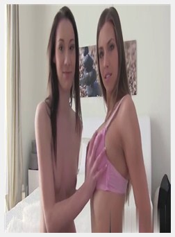 女朋友女同性恋到树林里去拍性感录像带