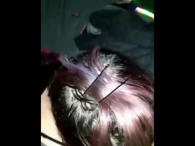 放学后，放荡不羁的女学生在宿舍里从她的教授那里抢走了一只大鸡巴