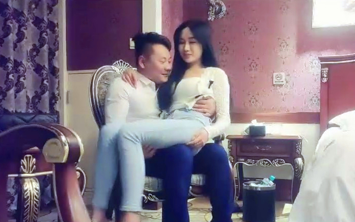 学过跳舞啥姿势多可以牛仔裤1米68大长腿外围美女我长得欠操嘛特写深喉人肉打桩机快速抽插猛操