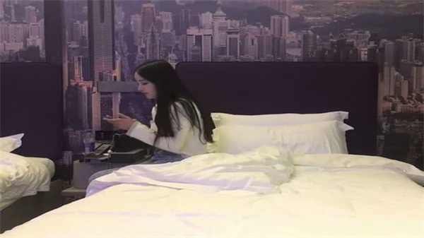 步宾探花高清实拍：颜值爆表女神！巨乳肥臀极致诱惑，火辣身材疯狂输出