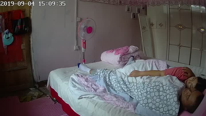 黑人纹身男肉棒直插入A new