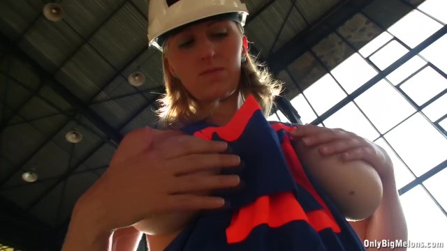 谢尔比·穆恩在工作中很开心