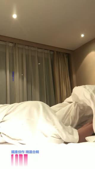 D奶女友真听话，随男友怎么操怎么爽～