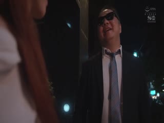 白天在电车里没满足~晚上回家还要自慰