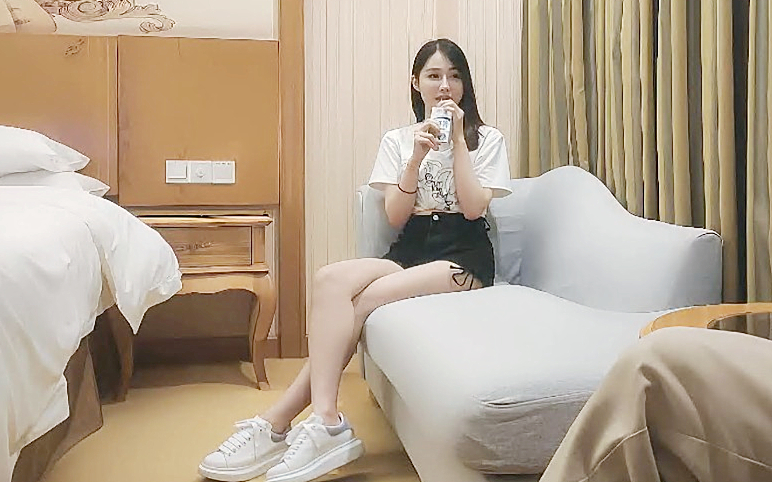 高端外围女神齐逼小短裤按头插嘴各种姿势来一遍