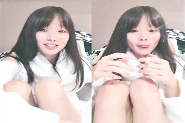 甜美少女白虎肥穴撩起衣服贫乳翘起双腿揉搓干净无毛美穴镜头对着屁股极度诱惑