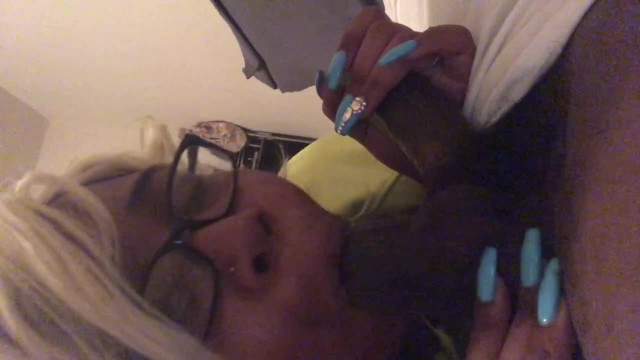 BBW警官喜欢吮吸丈夫BBC