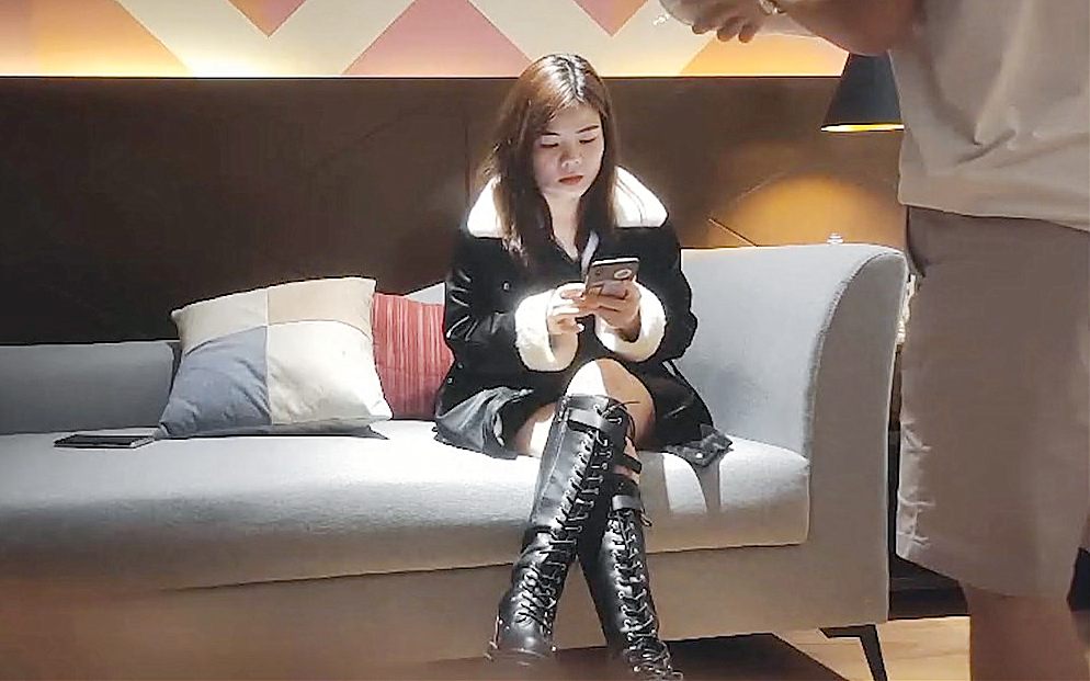 漂亮兼职小姐姐