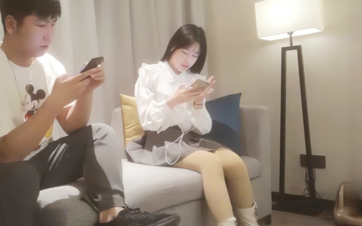 不讲武德小LOLI刚干就说老子射了臭骂一通继续干粉嫩清纯少女身材青春气息诱人胴体