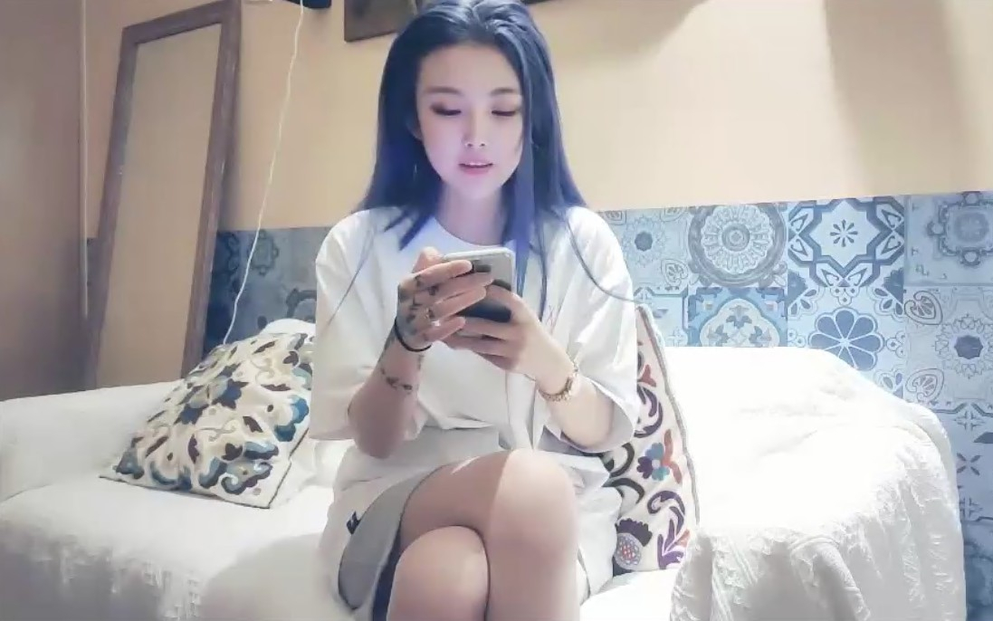 蓝色头发外围妹子扶着小腰后入抽插上位骑乘人肉打桩机猛操