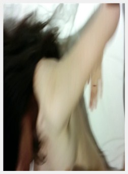 颜值一般身材不错的小野模伊伊宾馆私拍潜规则啪啪啪摄影师不行啊有点早泄被模特笑话