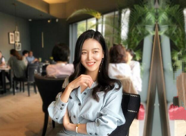 美女培训淫荡小姐姐和炮友开着车户外发浪调情回宾馆全裸洗澡口交