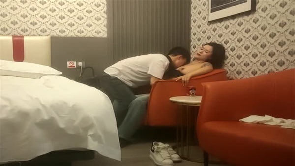 【梦幻馆】瘦子探花狂操花臂网红外围 极品骚穴被干到抽搐喷水