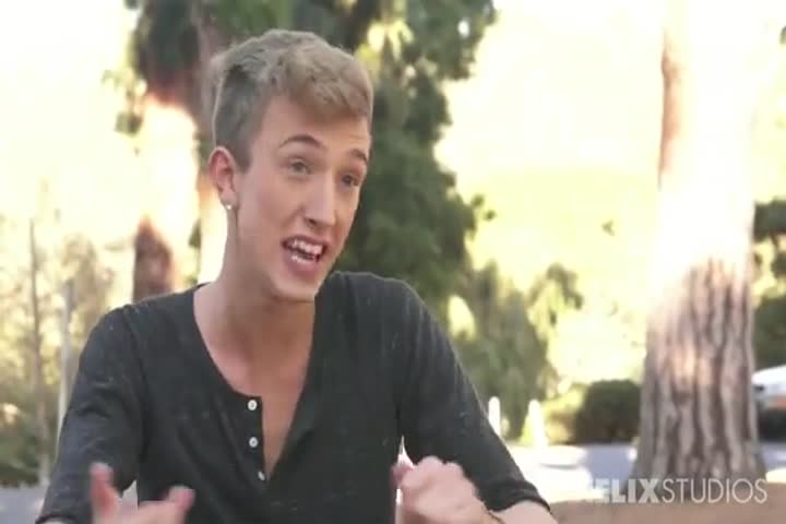 Aaron Aurora and Lewis Romeo suck dicks4