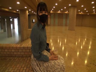 素人#NAPK-037 ナンパコNo.37 「ラップが守ってくれるから-」と経験少ない初心なスレンダー美女の盛りマンにラップを被せ素股へ！