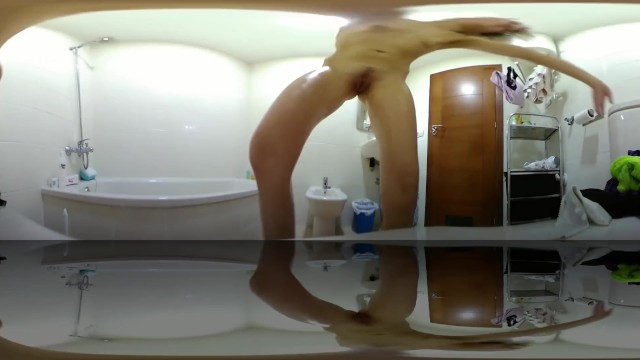 美女带你去特写厕所亲密POV 360 VR