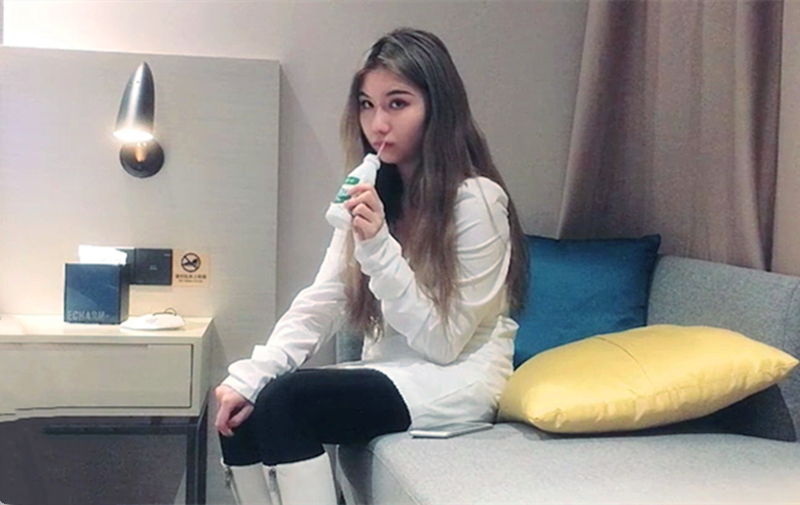 校园女神大三兼职学生妹高颜值好身材沙发抠穴鲍鱼清晰可见