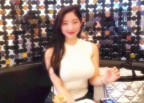 韩国版百度云泄密流出约炮巨乳饥渴淫妻女上骑乘抓屌往里塞无套顶操剧烈抽插口爆裹射高清720P原版