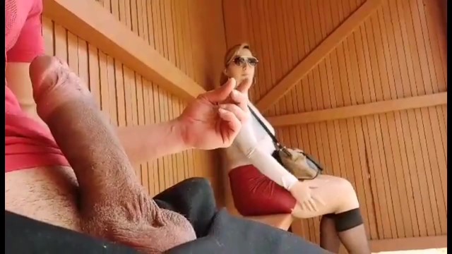 我在这个公共汽车站大发雷霆真不敢相信这个学生会有什么反应！我我很震惊