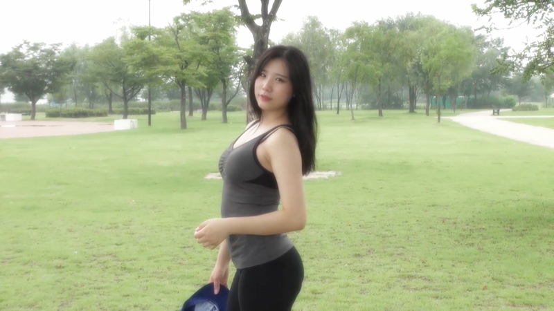 韩19人疑似人气主播初次試水写真