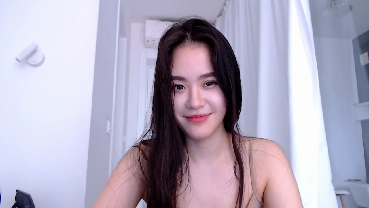 长发妹妹今天准备好大展曼妙身材