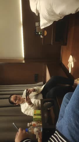 2021-11-10 中国人不骗中国人深夜操熟女，扒掉衣服揉捏奶子，张开双腿抽插猛操，扶着大屁股侧入