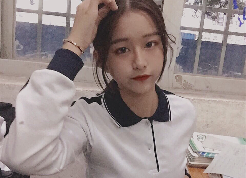 闷骚初中妹皮皮娘体操服自摸完整版跪舔做爱