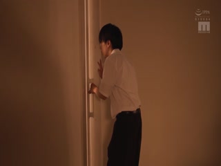 -- 生徒会長おもらし輪姦 僕を助けてくれた生徒会長がいじめっこに利尿剤を飲まされて…足クル