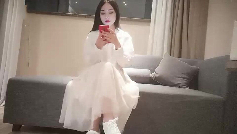 小宝寻花约了个白色长裙纹身妹子酒店啪啪舌吻舔弄扣逼呻吟娇喘