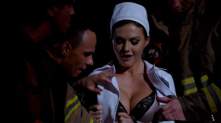 [法国啄木鸟]	DorcelClub_17-06-16-tina-kay-gang-bang-with-3-firefighters