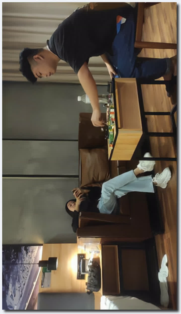 加钱哥网约极品大长腿外围妹，坐在身上各种内裤揉穴，抱起来操超近距离拍摄，侧入骑乘激情大战1080P高清