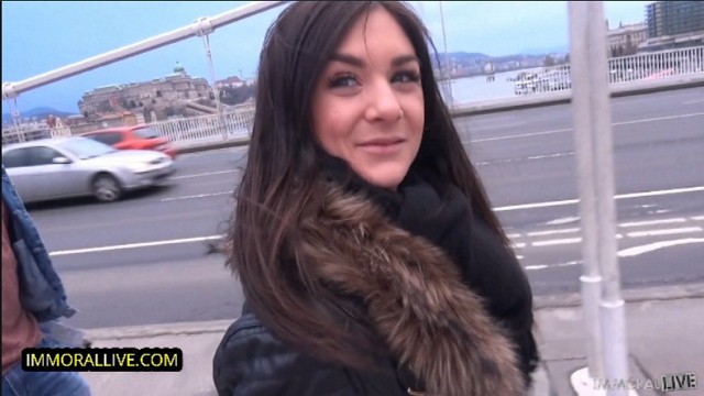 深婴儿做奶油馅饼成了法特德国猫咪-卢卢枪得到了她的蓬松，馅饼洞大负荷