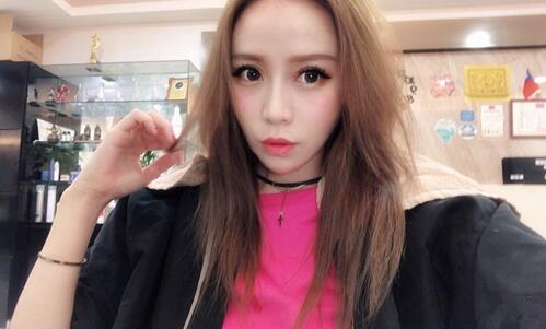 超爆F奶女模张YX为父还债拍卖初夜17岁私拍流出