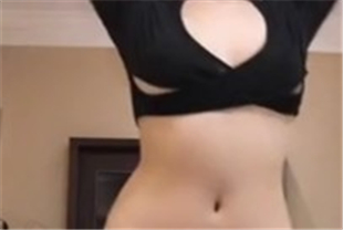 年轻小嫩妹萝莉骚起来不一般舔大鸡巴非常温柔不断伸舌头好骚暴力推车