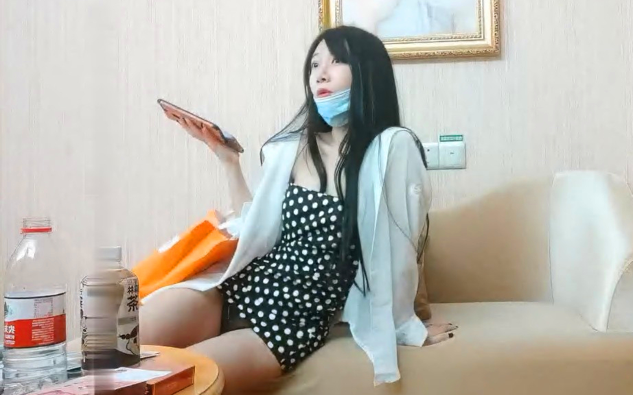 曾经的午夜奶茶妹骚劲更强香蕉塞穴抽烟玩得更high