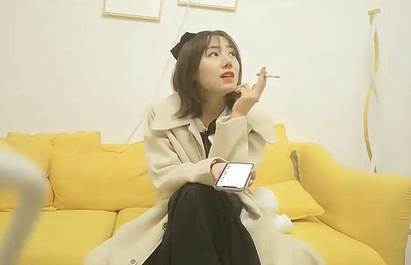 清纯LO裙妹子啪啪脱掉掰穴特写上位骑乘抽插