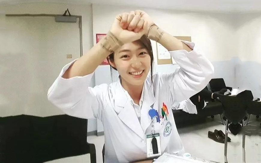 韩国美女医生和黑人一夜情