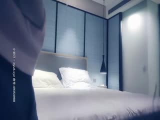 小姐姐看似高冷，不过被推倒后还是很骚的～