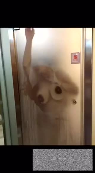 成都健身房激情2分钟!!边洗澡边享受运动后的性爱收操~