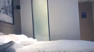 沈先生约了个短裙妹子，抬腿侧入抽插猛操