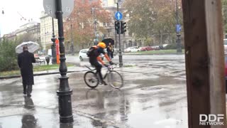 姐姐让我洗澡了去她房间有点事